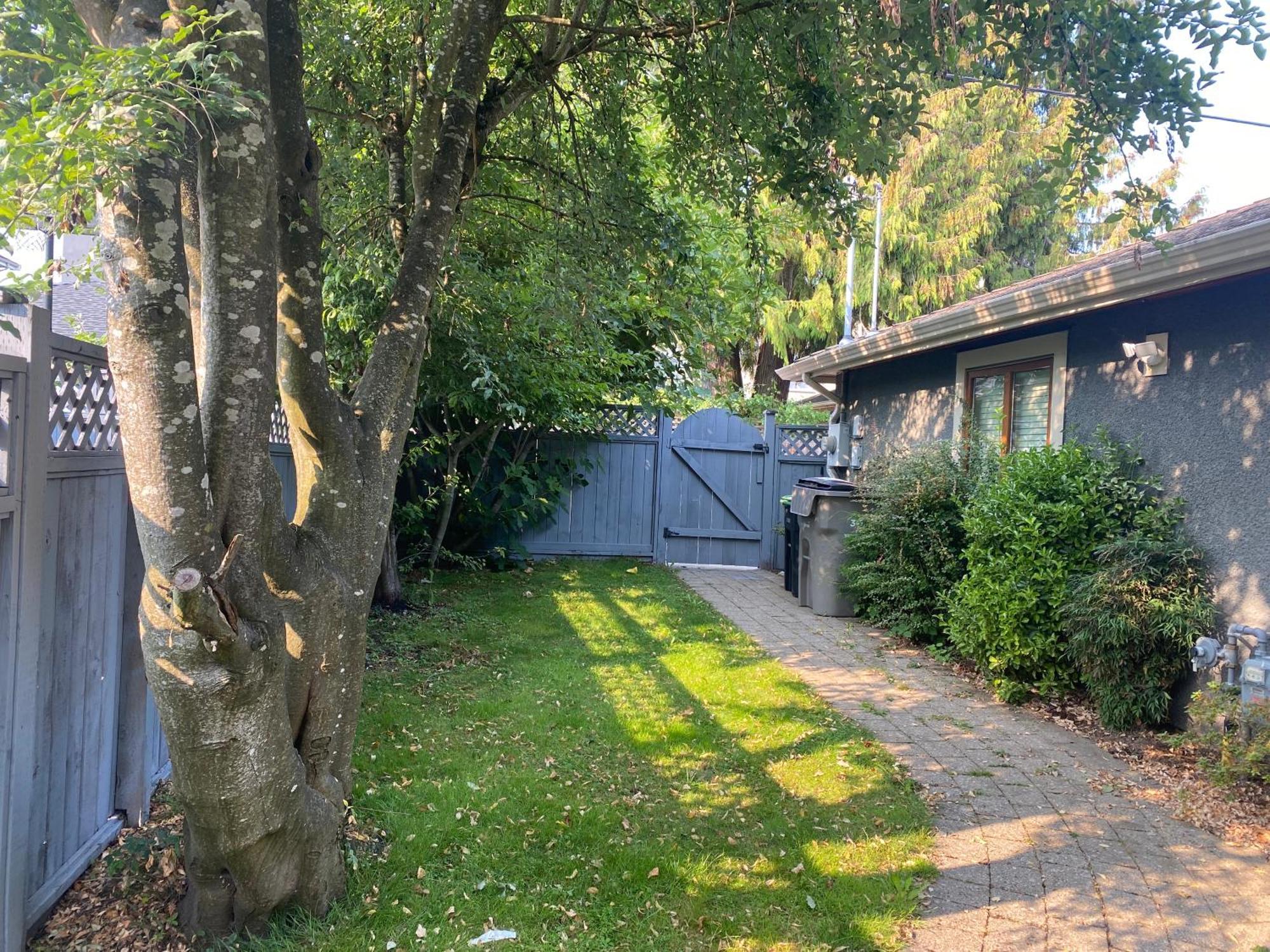 Spacious Modern New Suite Vancouver Exterior photo